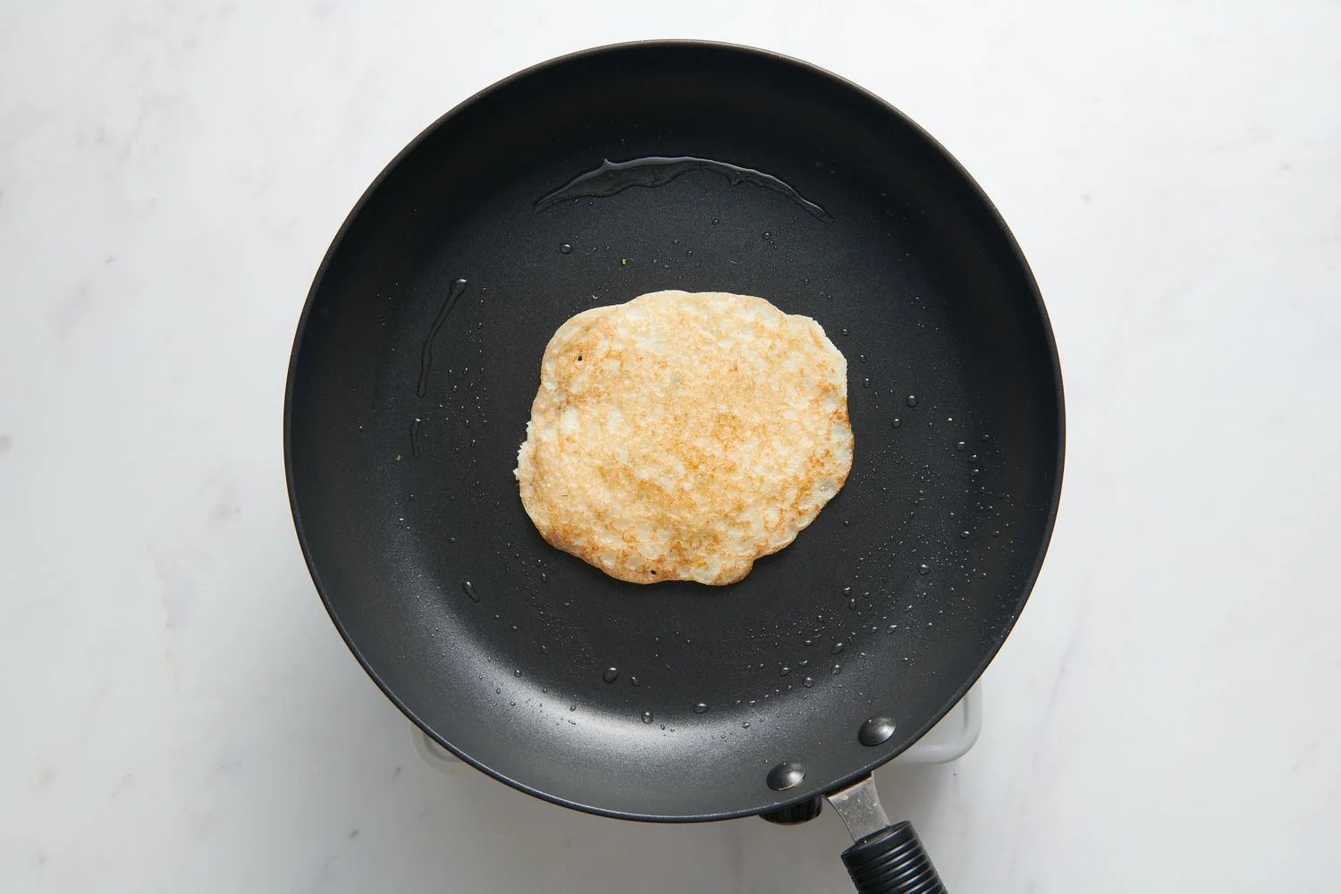 Flipping the cooked uttapam